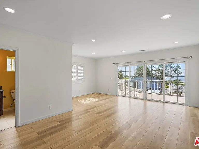 2910 Santa Carlotta St — Photo 11