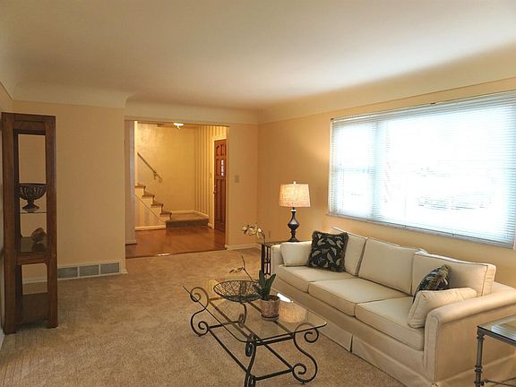 3rd image of 3790 Sagebrush Ln
