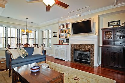 2nd image of 1717 W Bryn Mawr Ave APT 1W