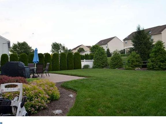 4th image of 517 Calabria Dr