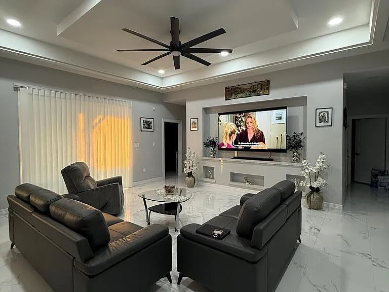 6861 Woodlands Ave — Photo 3