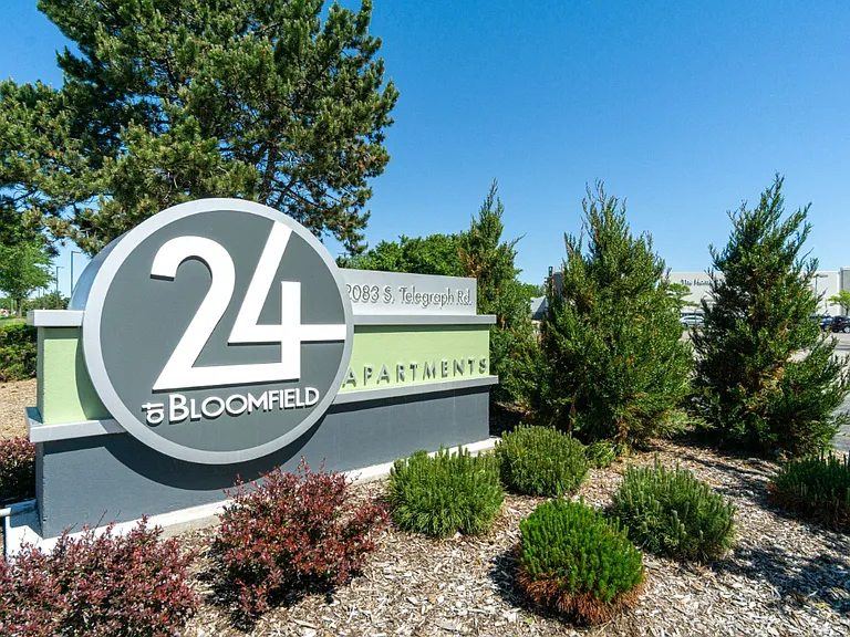 24 at Bloomfield — Photo 39
