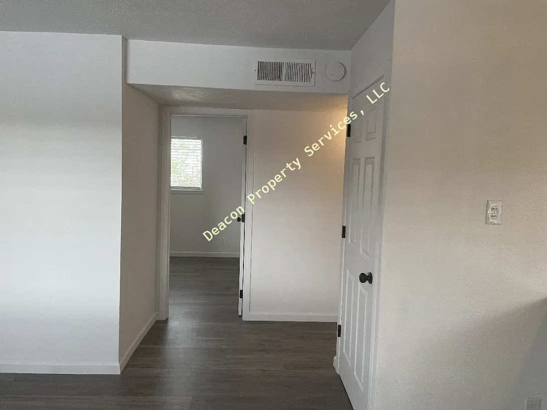 Fully Loaded Contemporary 2 Bedroom Apartments in the North Valley — Photo 4