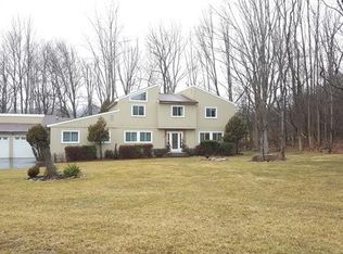 2 Thornbrook Ln, Suffern, NY 10901