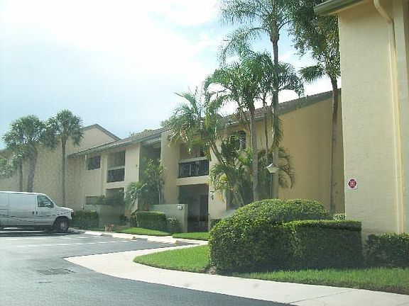 5th image of 4426 NW 20th St #464
