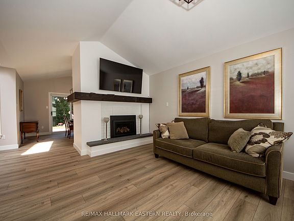 4th image of 36 Russell Hill Rd