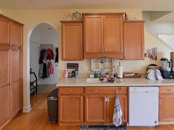 4th image of 235 Richards Ct
