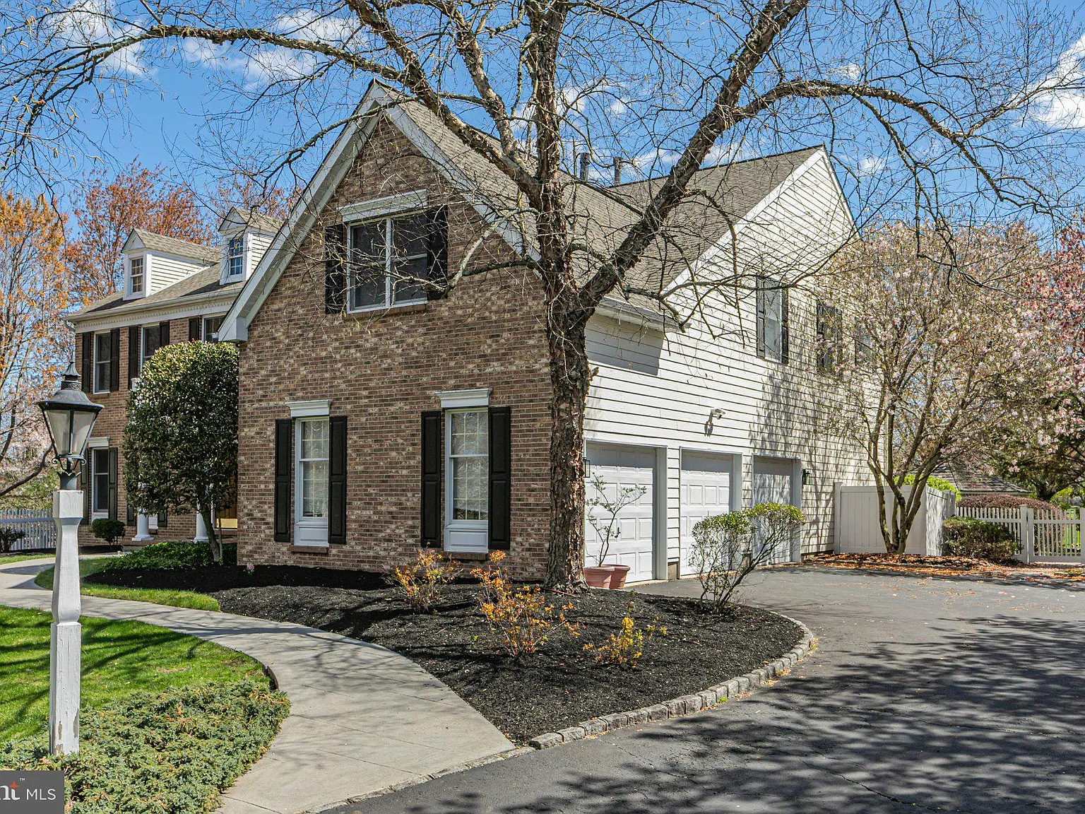 4 bed, 4.5 bath, 3919 sqft, $8,500 — Photo 4