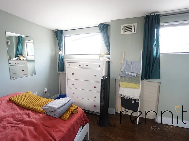 1160 Halsey St #3 — Photo 18