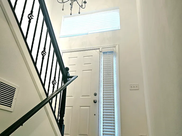 95 Valencia Pkwy — Photo 16