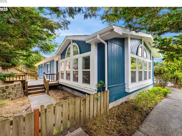 2501 Creekside Ln, North Bend, OR 97459