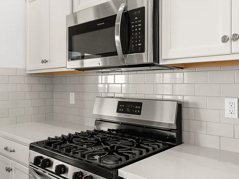 655 N Sevenoaks Ave — Photo 8