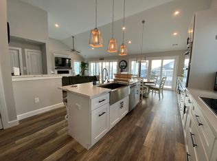 9 S Newark Ave, Ventnor, NJ 08406