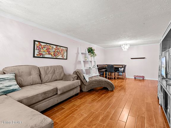 4th image of 4825 Sherburn Ln Unit 307B