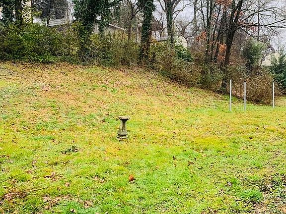 2nd image of 3719 Connelly Ln