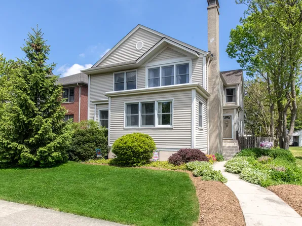 427 Leonard St, Park Ridge, IL 60068