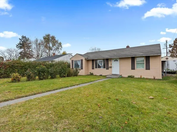 634 E 2nd St, Grandview, WA 98930