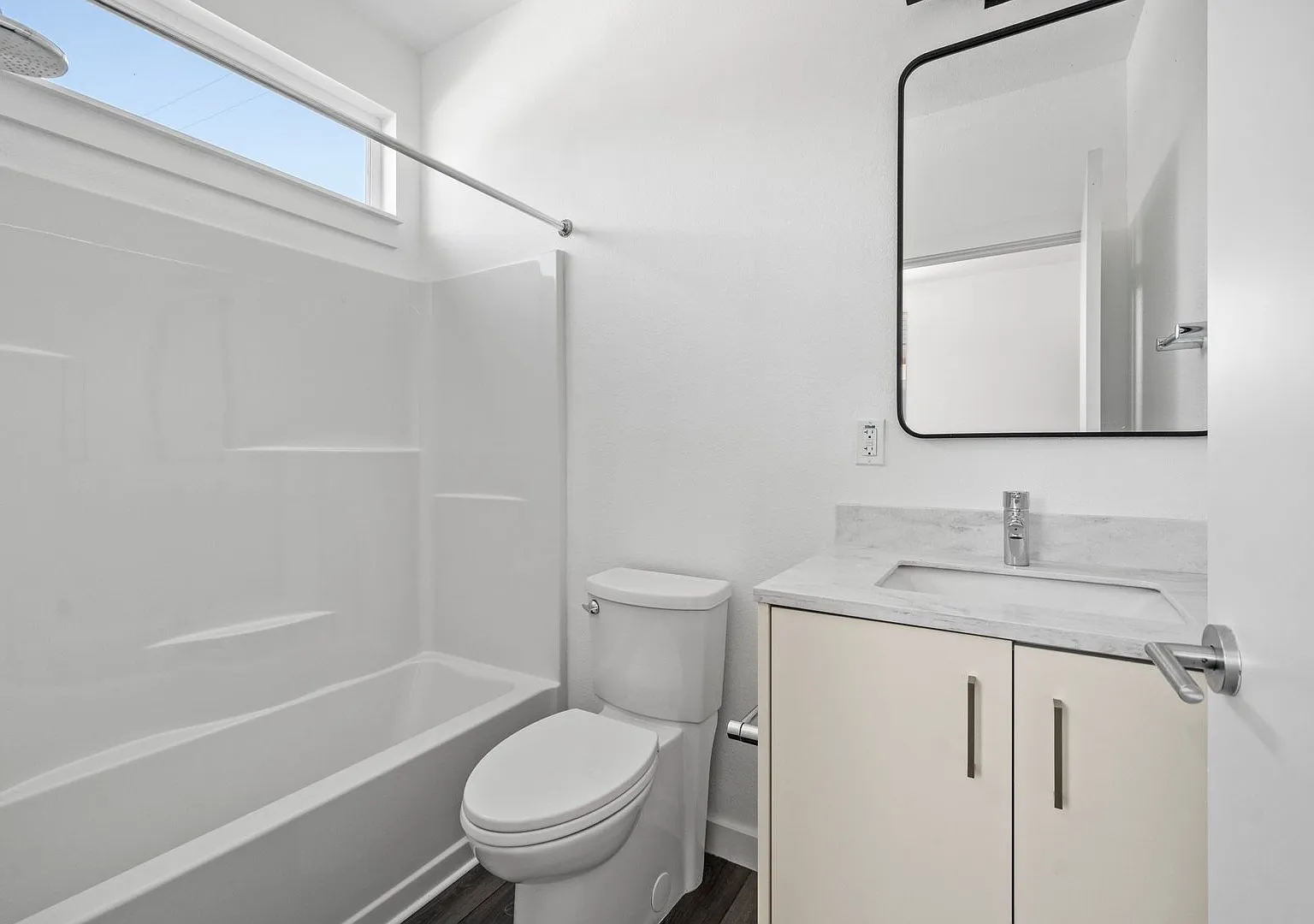 422-426.5 San Pascual Avenue & 6700-6712 Elgin Street — Photo 4