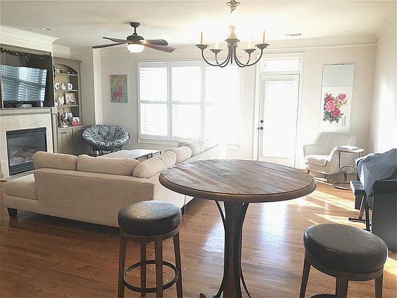 Family/living room 2