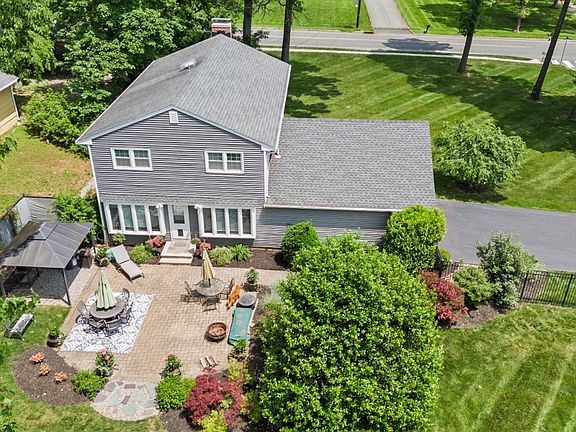 4th image of 579 Stony Brook Dr