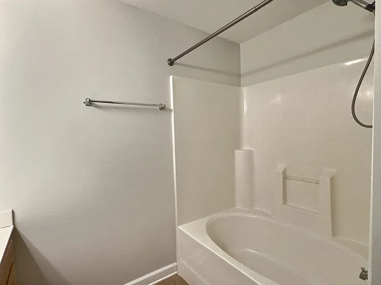 144 N Hines St — Photo 26