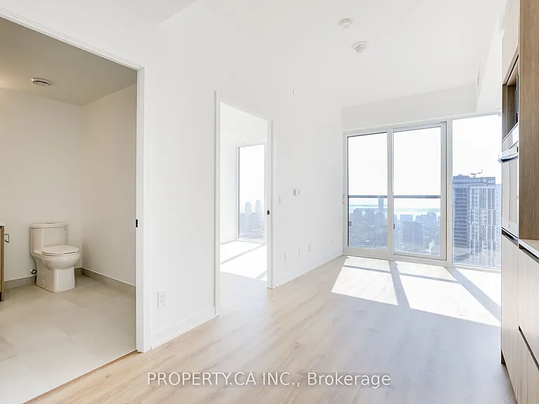 319 Jarvis St #LPH16 — Photo 6