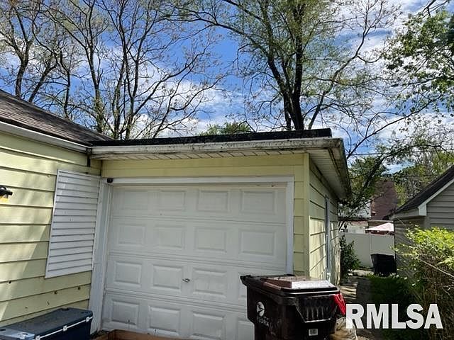 2nd image of 826 W Bartlett Ct