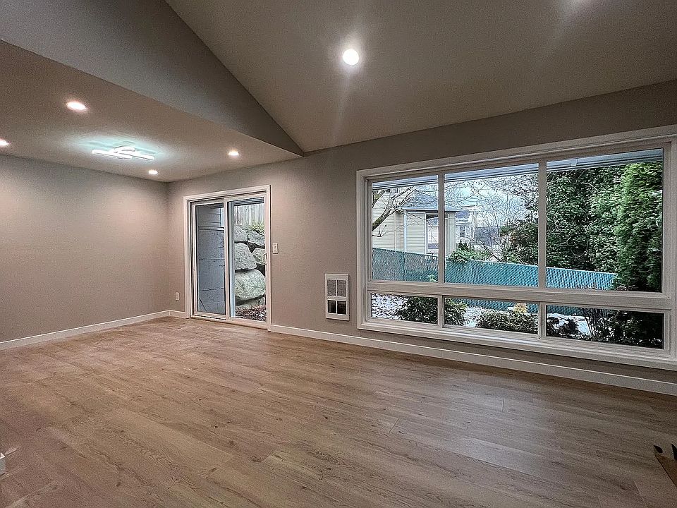 1st image of 15204 NE 8th St APT B3