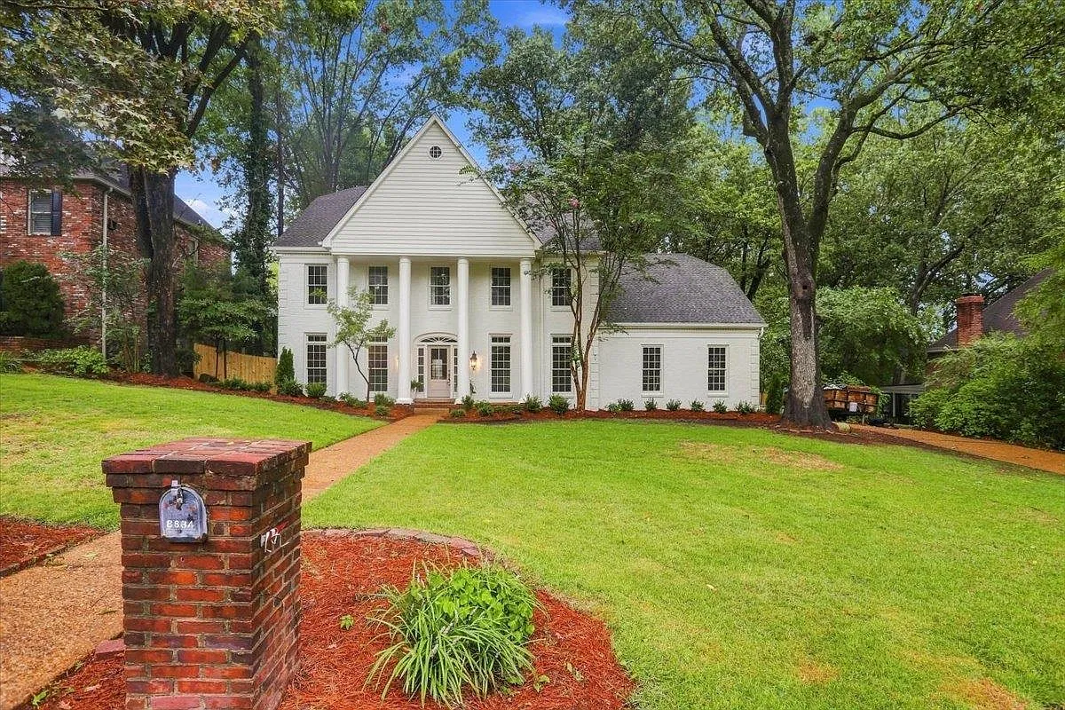 4 bed, 3.5 bath, 3921 sqft, $5,200 — Photo 1