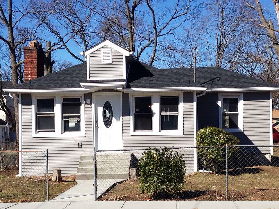 1st image of 107 E Roosevelt Ave
