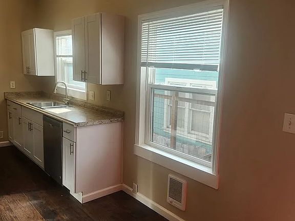 3rd image of 840 Jefferson Ave APT 3