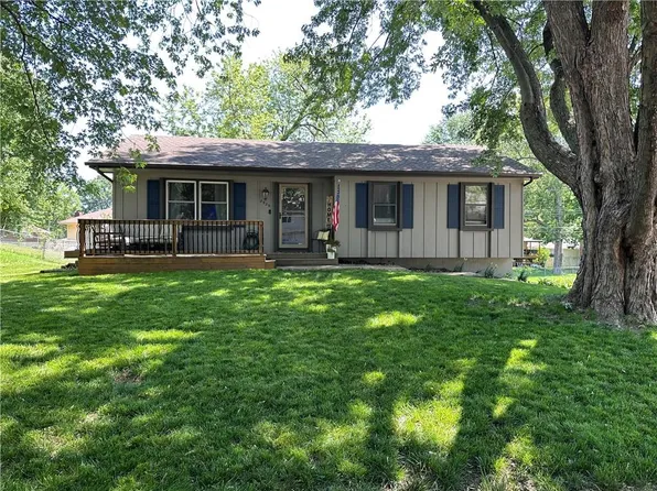 2929 S Cochise Dr, Independence, MO 64057