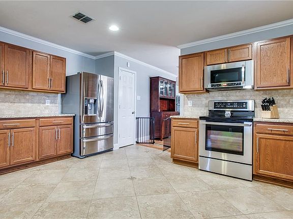 3rd image of 6616 Wellston Ln