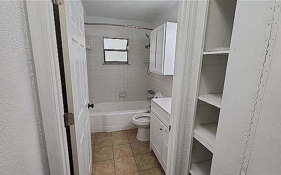 4th image of 2831 NE 14th Ave