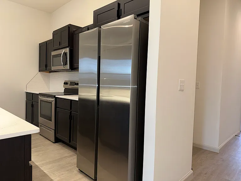 575 S Fretz Ave — Photo 6