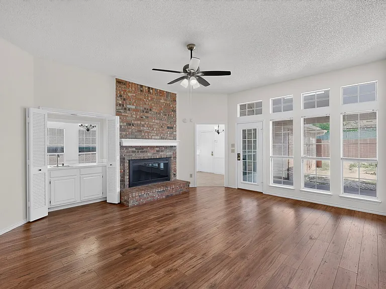 1426 Mapleview Dr — Photo 18