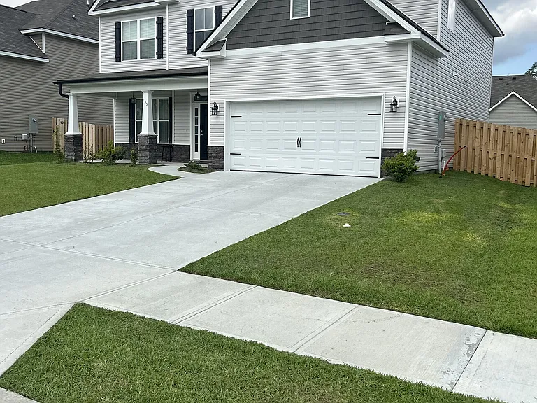 135 Sams Dr — Photo 2