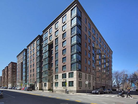 3rd image of 70 Battery Pl APT 907