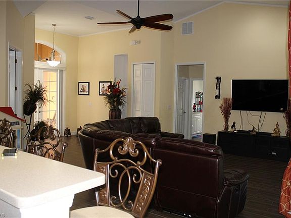 5th image of 709 Connecticut Ln