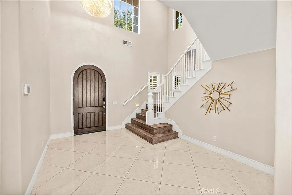 5 bed, 5.5 bath, 5315 sqft, $7,800 — Photo 4