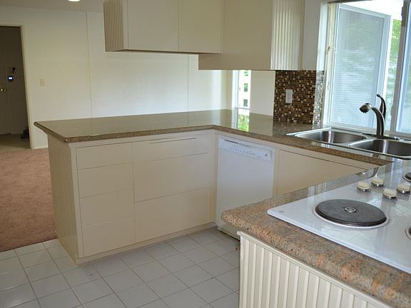 5th image of 4711 150th Pl SE