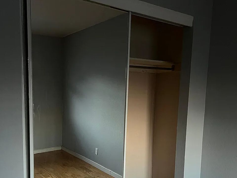 1st image of 215 Dennis Dr