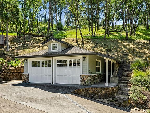 4th image of 2546 Cresta Road