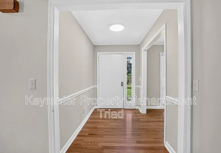 5108 Lakeshore Ct — Photo 10