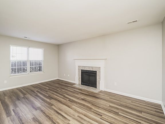 4th image of 2733 Fairstone Ave