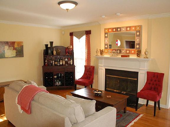 Formal living or dining room