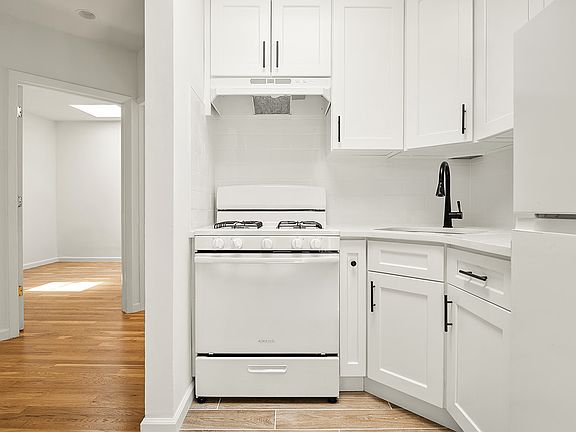 3rd image of 656 Dean St APT 4