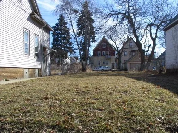 2862 N 29th St, Milwaukee, WI 53210