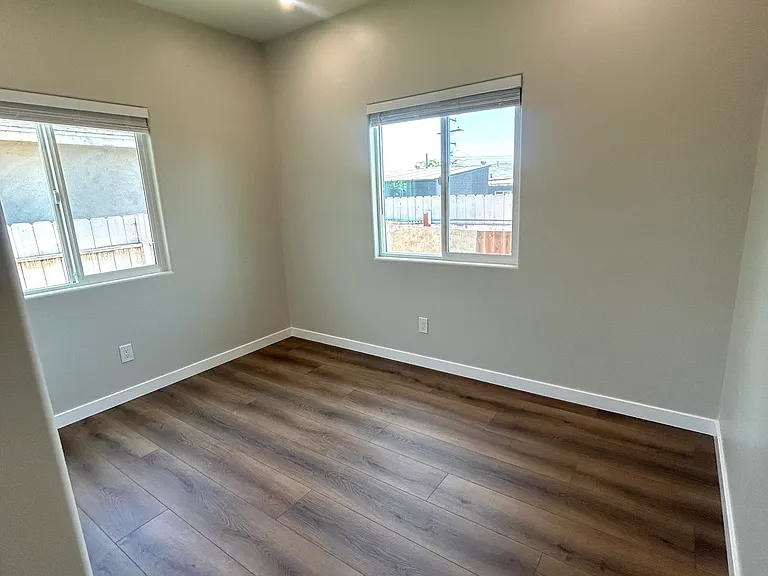 238 N Drexel Ave — Photo 23