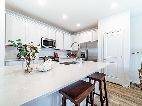 2nd image of 9901 Kilkenny St #6381027